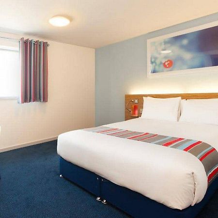 Travelodge Cardiff Central Queen Street Ngoại thất bức ảnh