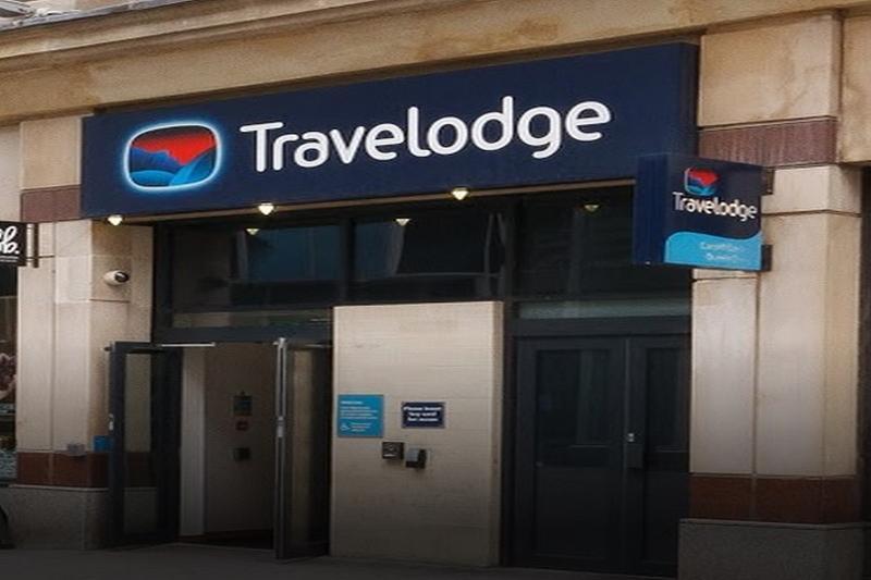 Travelodge Cardiff Central Queen Street Ngoại thất bức ảnh
