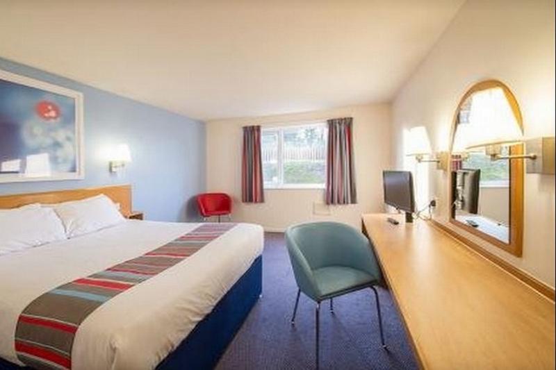 Travelodge Cardiff Central Queen Street Ngoại thất bức ảnh