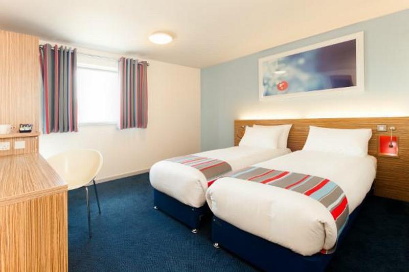 Travelodge Cardiff Central Queen Street Ngoại thất bức ảnh