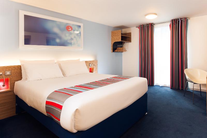 Travelodge Cardiff Central Queen Street Ngoại thất bức ảnh