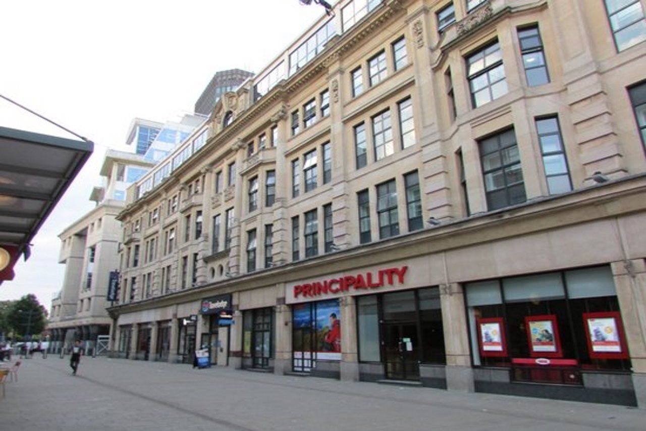 Travelodge Cardiff Central Queen Street Ngoại thất bức ảnh